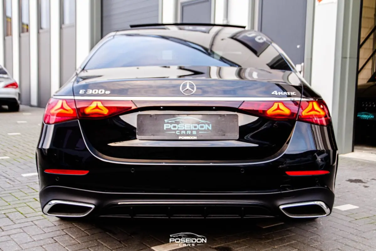 300 e 4MATIC AMG | ORIG NL | BTW | PANO | NIGHT | HEAD-UP | 4-WIELBESTURING | MEMORY | STO