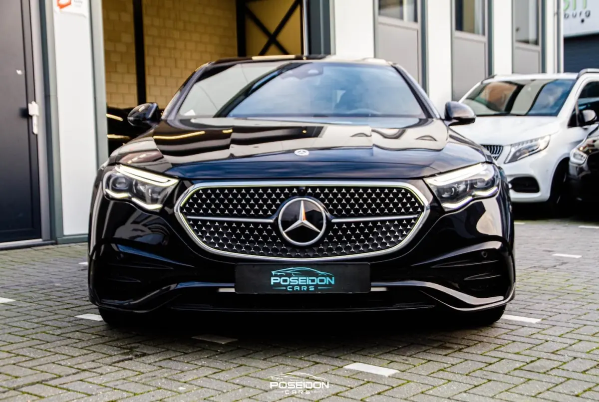 300 e 4MATIC AMG | ORIG NL | BTW | PANO | NIGHT | HEAD-UP | 4-WIELBESTURING | MEMORY | STO