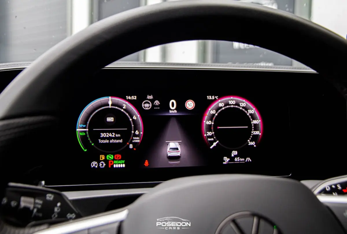 1.5 eHybrid R-Line Edition ACC | HEAD-UP | 360 CAMERA | SFEER | BLACK ON BLACK