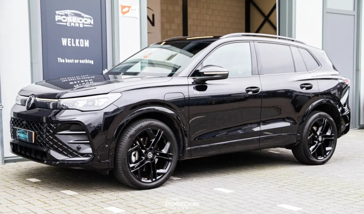 1.5 eHybrid R-Line Edition ACC | HEAD-UP | 360 CAMERA | SFEER | BLACK ON BLACK