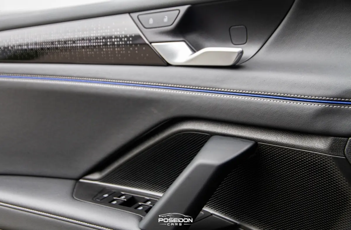 1.5 eHybrid R-Line Edition ACC | HEAD-UP | 360 CAMERA | SFEER | BLACK ON BLACK