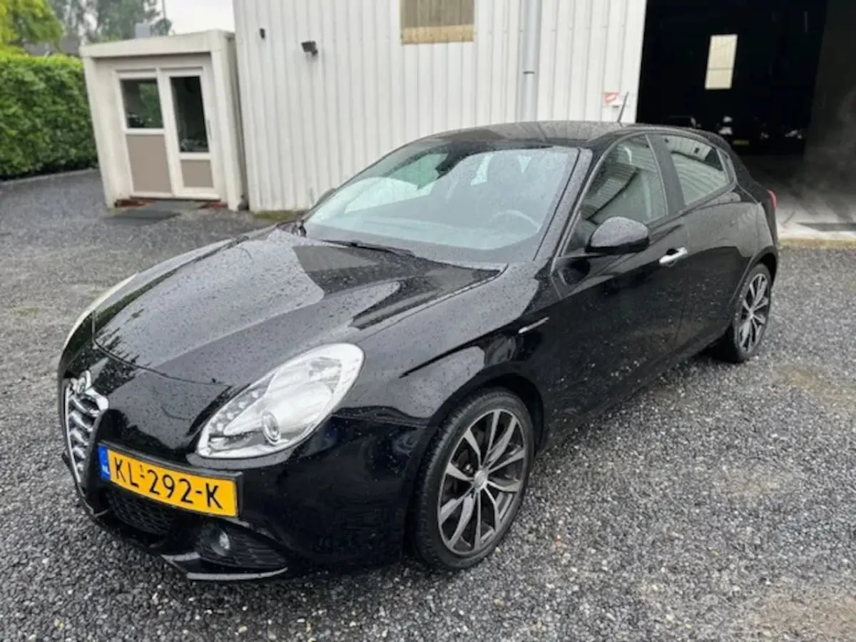 Alfa Romeo Giulietta 2011 Benzine Handgeschakeld leasen