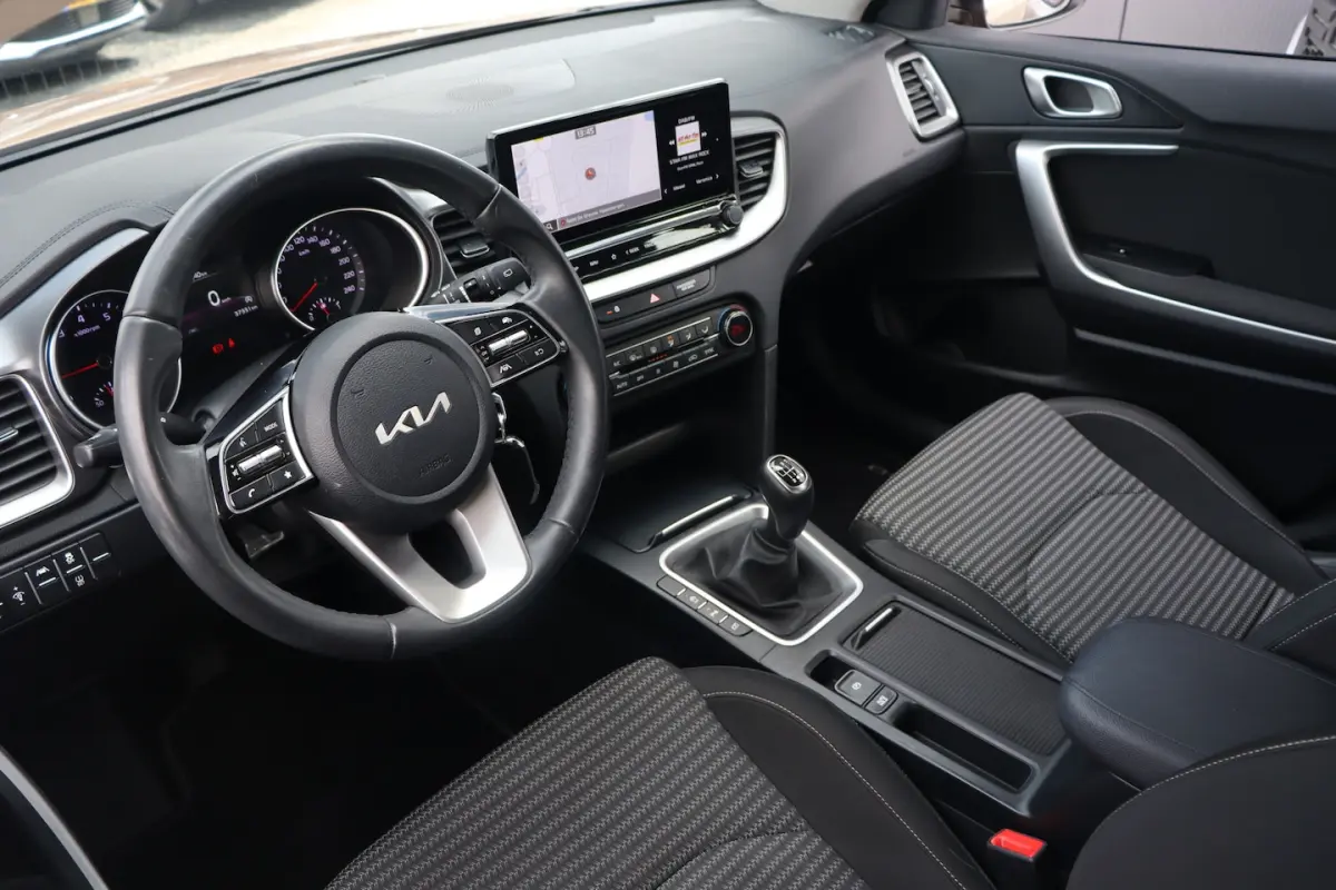 Ceed 1.0 T-GDi DynamicLine | Camera | DAB | Carplay |