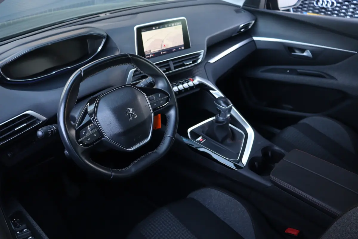 1.2 PureTech Allure | Trekhaak | Navi | Carplay |
