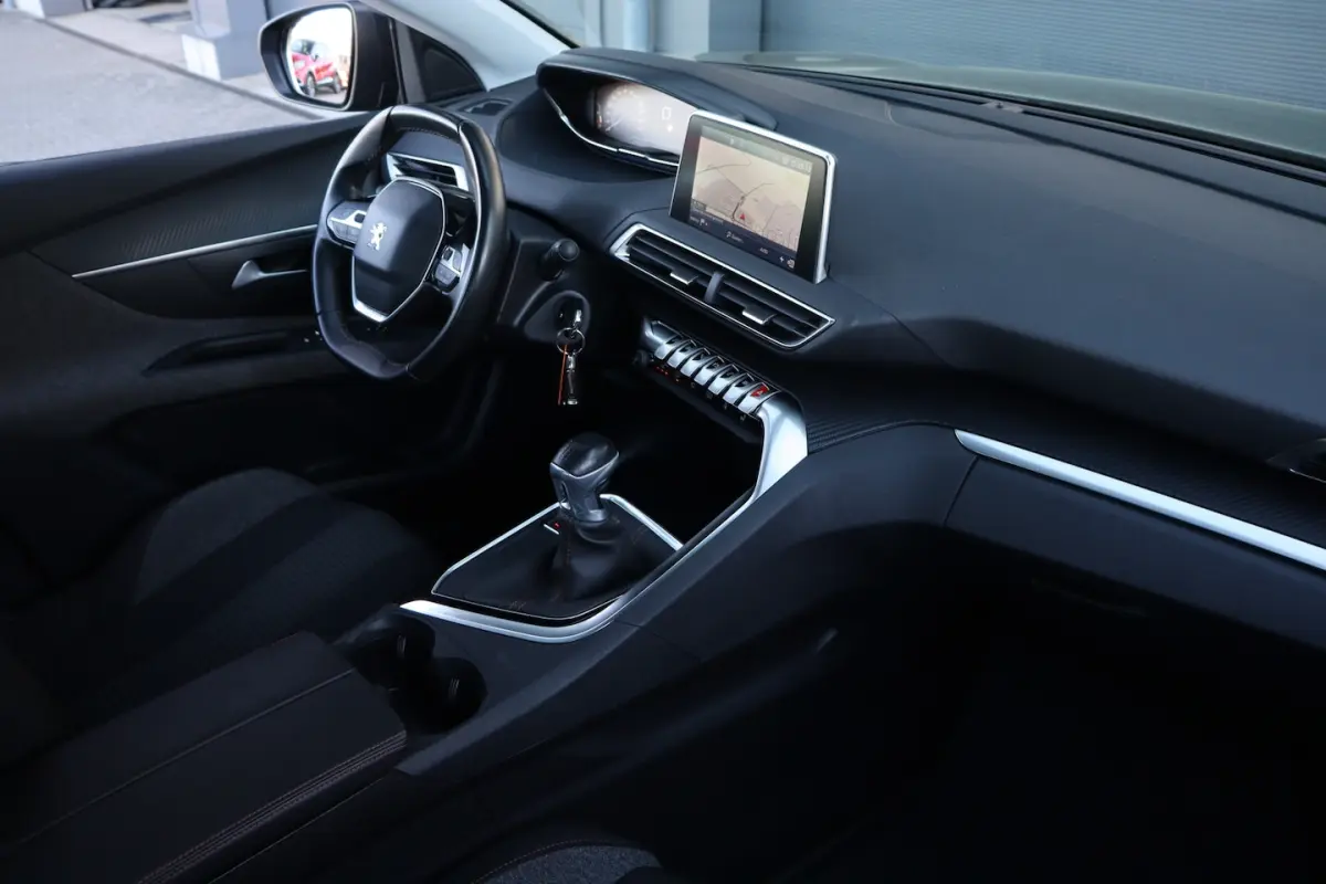 1.2 PureTech Allure | Trekhaak | Navi | Carplay |