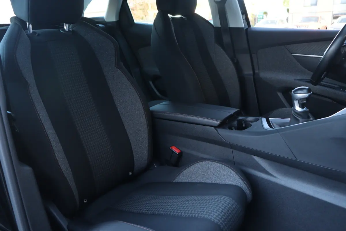 1.2 PureTech Allure | Trekhaak | Navi | Carplay |