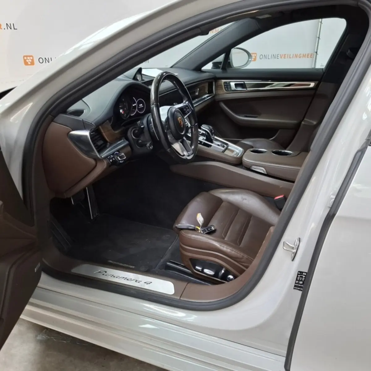 2.9 4 E-Hybrid Pano Luxe