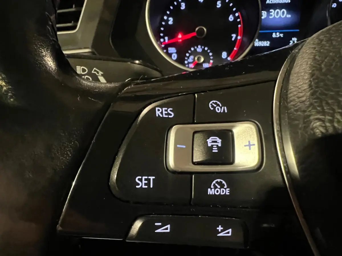 1.4 TSI ACT Comfortline Business Automaat - Panoramadak - Clima - Adapt Cruise - Camera -