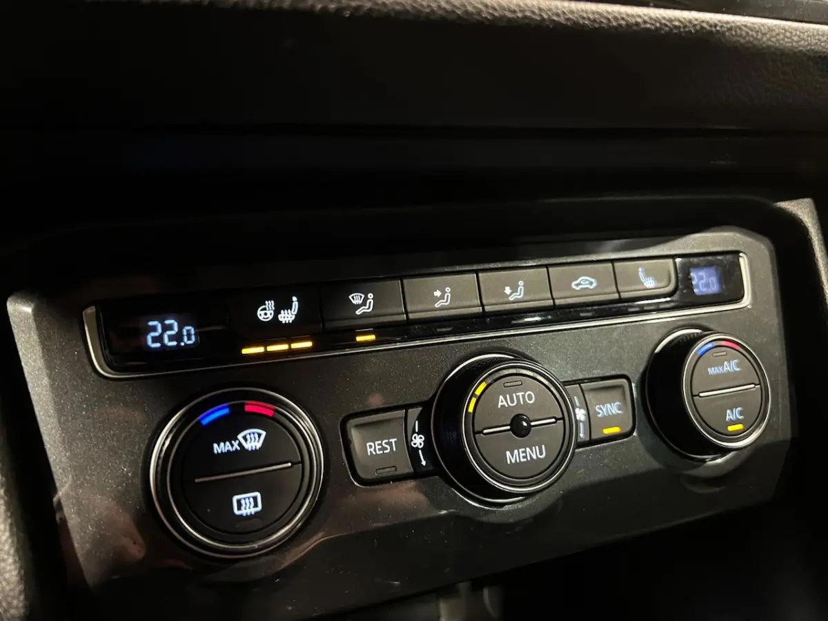 1.4 TSI ACT Comfortline Business Automaat - Panoramadak - Clima - Adapt Cruise - Camera -