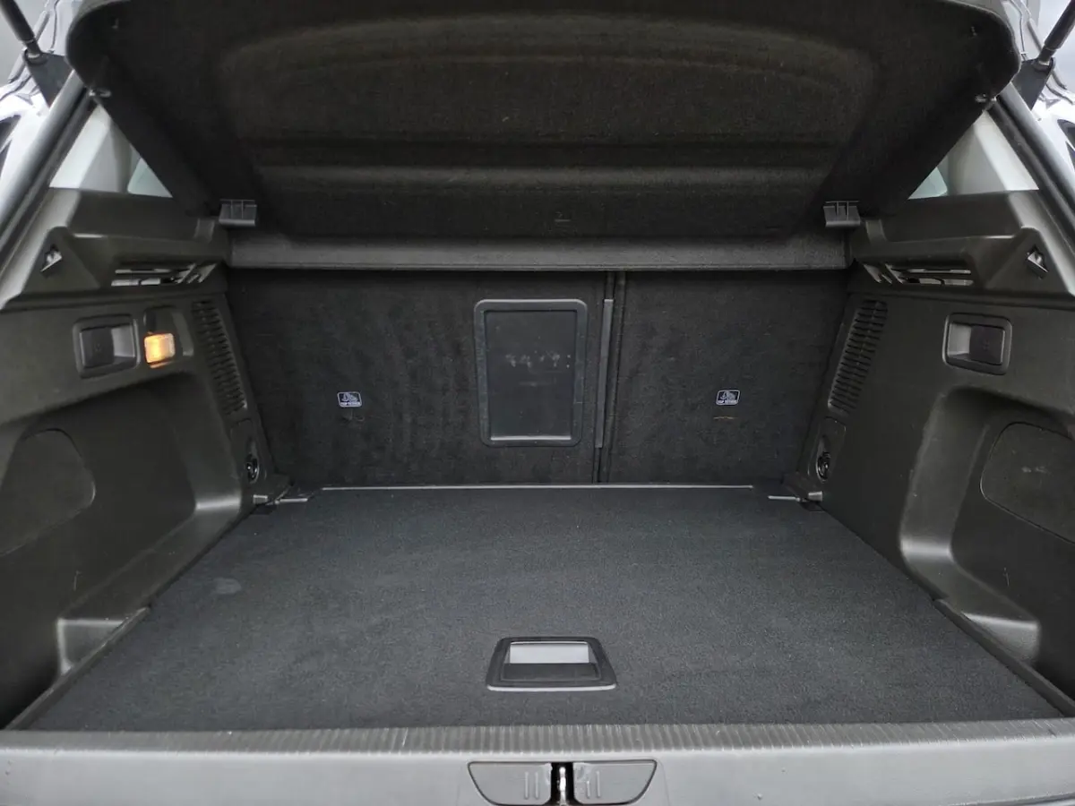 1.2 Turbo Automaat Innovation 130pk I Camera I Stoel + stuurverw I Cruise I 17" I eye I Pd