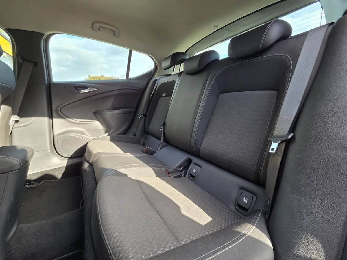 1.0 Innovation |Parkeersensoren V + A| Carplay | Android | `Navi | Tel | Cruise Contr | Cl