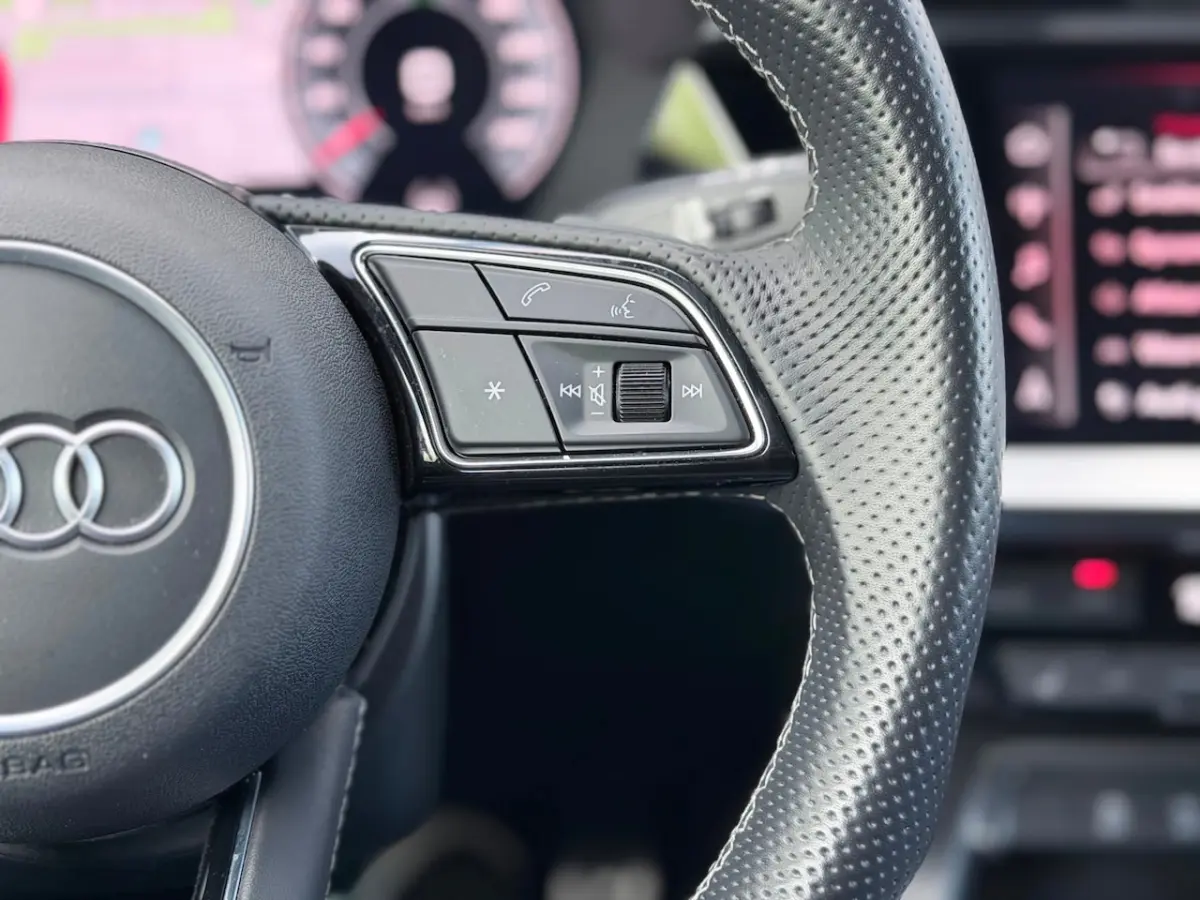 40 TFSI quattro S-Line Camera/AppleCarPlay