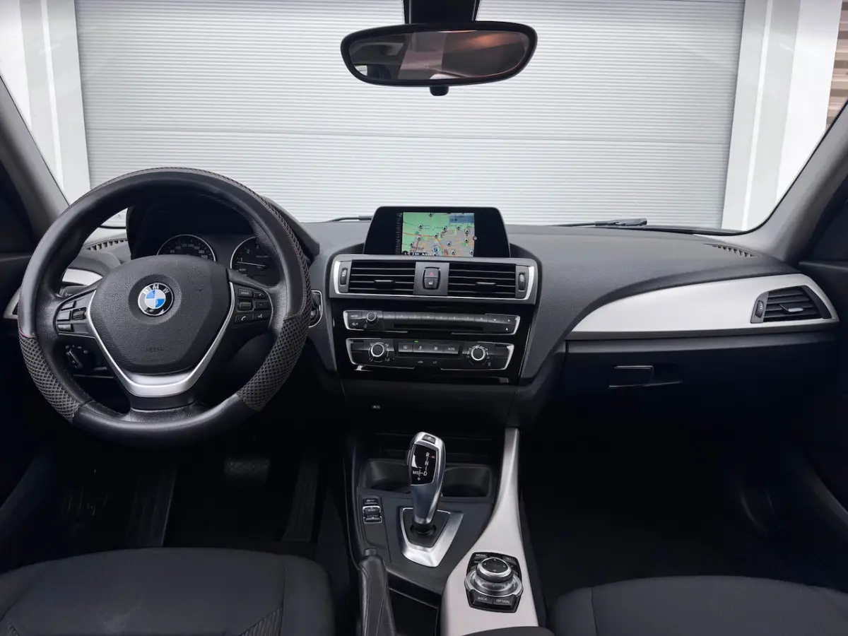 120i Essential Camera/Navi/Keyless