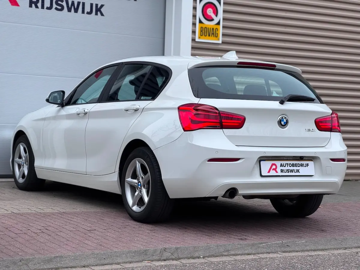 120i Essential Camera/Navi/Keyless