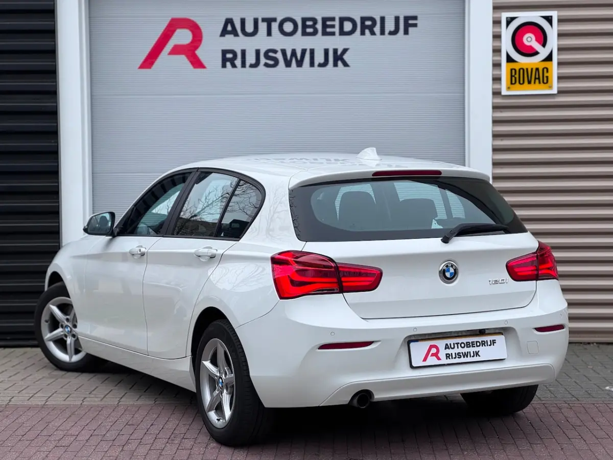120i Essential Camera/Navi/Keyless