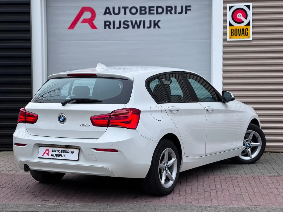 120i Essential Camera/Navi/Keyless