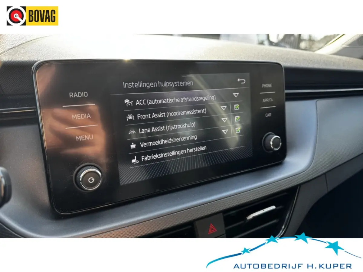 1.0 TSI Business Edition | Camera | Cruise control | Carplay/And