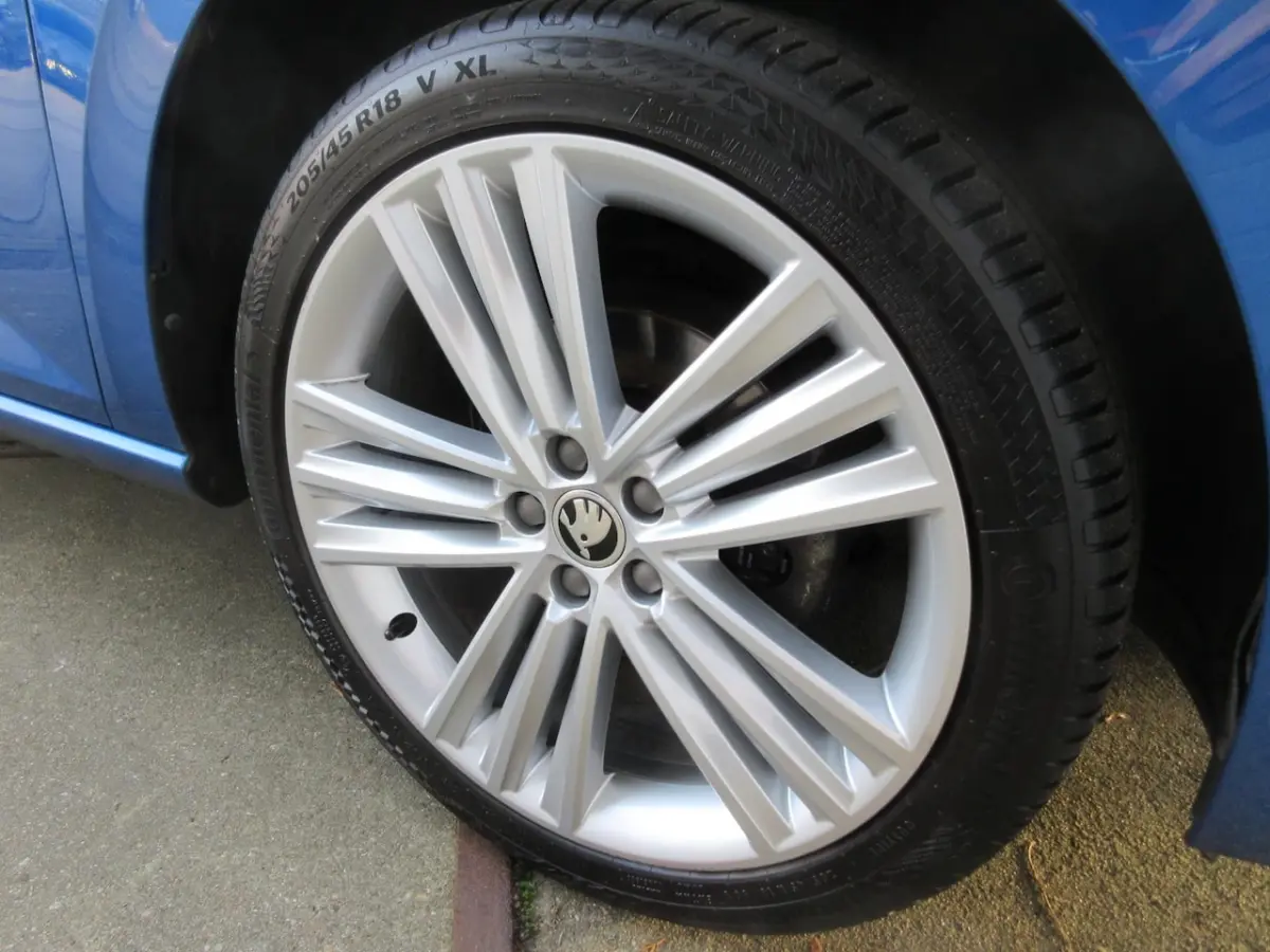 1.0 TSI First Edition / Carply / 18"LMV / D-Glas