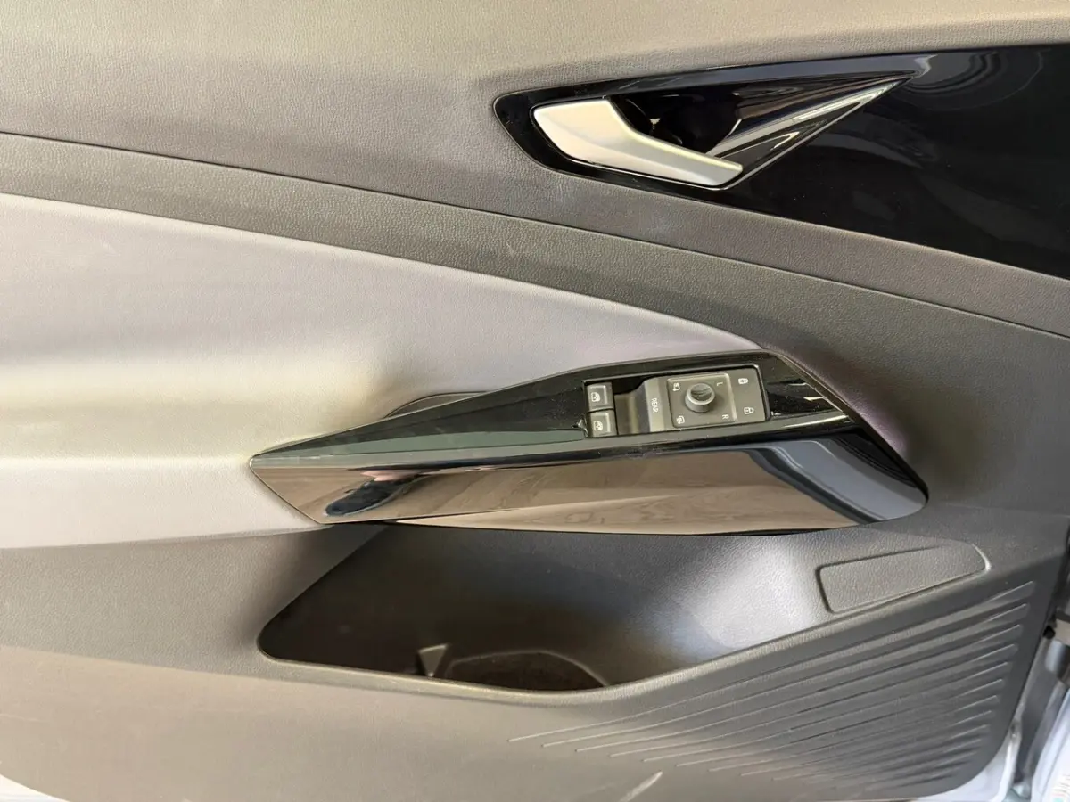 Pure 109KW 93, 4% SOH ACC PDC Carplay 19" 361km WLTP