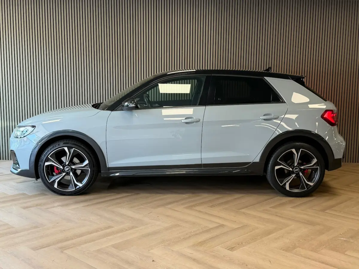 30 TFSI S-Line AUT AMBIANT VERLICHTING APPLE CARPLAY PDC AIRCO KEYLESS-GO STOELVERWARMING