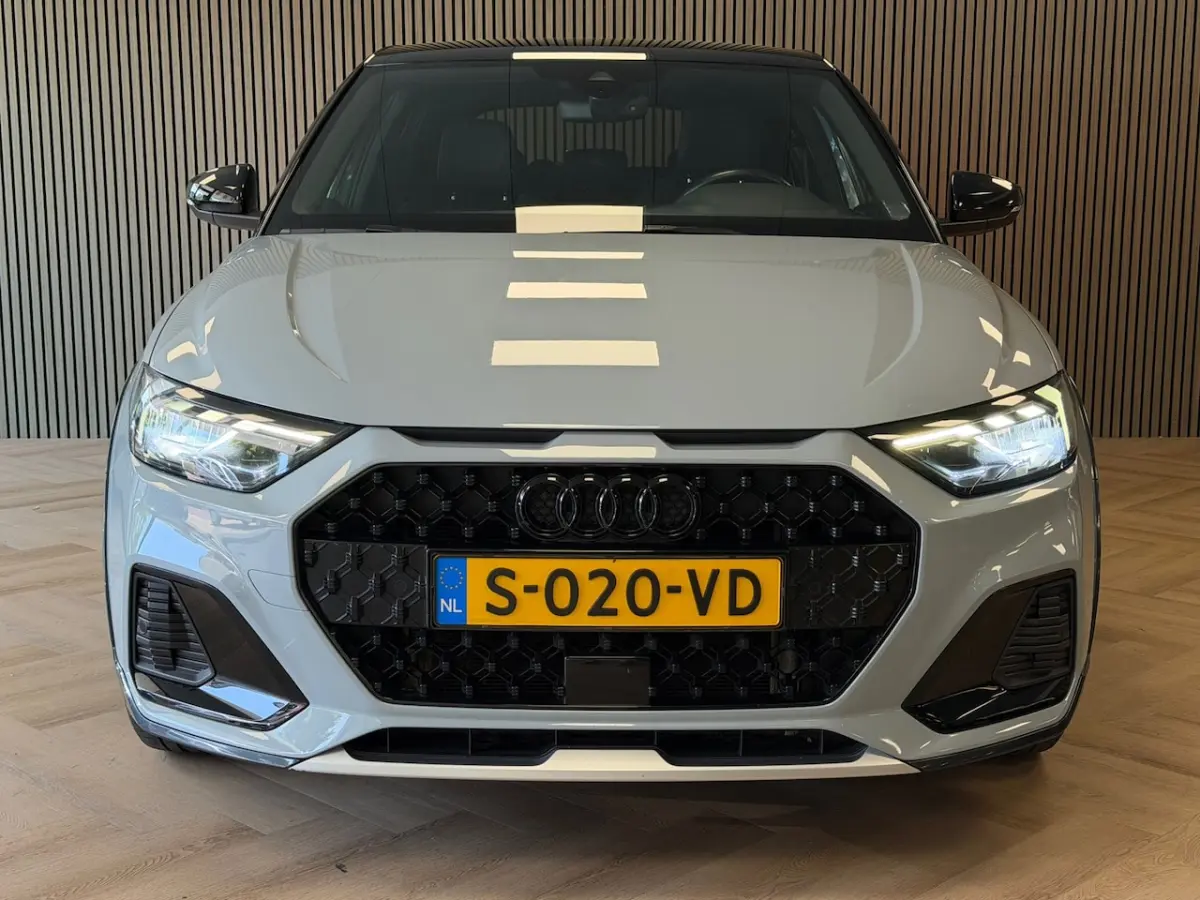 30 TFSI S-Line AUT AMBIANT VERLICHTING APPLE CARPLAY PDC AIRCO KEYLESS-GO STOELVERWARMING