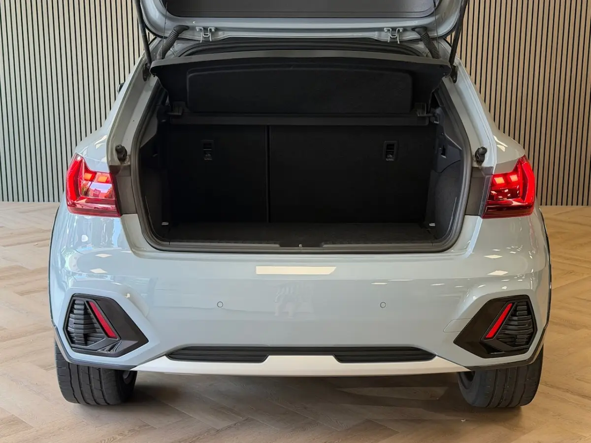 30 TFSI S-Line AUT AMBIANT VERLICHTING APPLE CARPLAY PDC AIRCO KEYLESS-GO STOELVERWARMING