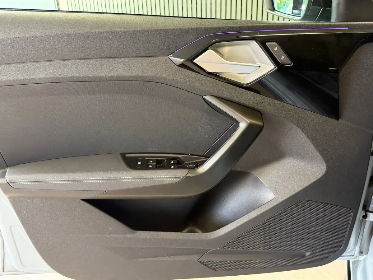 30 TFSI S-Line AUT AMBIANT VERLICHTING APPLE CARPLAY PDC AIRCO KEYLESS-GO STOELVERWARMING