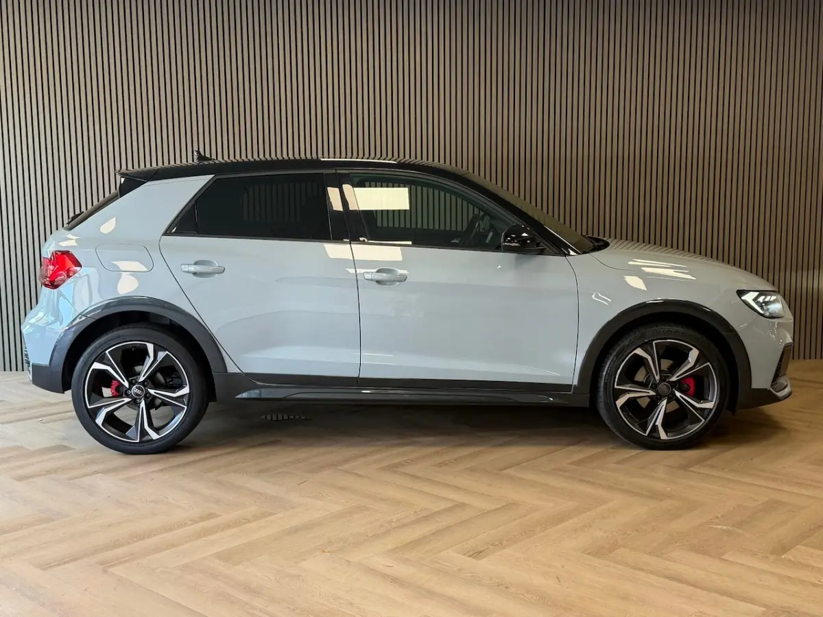30 TFSI S-Line AUT AMBIANT VERLICHTING APPLE CARPLAY PDC AIRCO KEYLESS-GO STOELVERWARMING