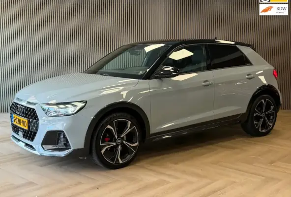 30 TFSI S-Line AUT AMBIANT VERLICHTING APPLE CARPLAY PDC AIRCO KEYLESS-GO STOELVERWARMING