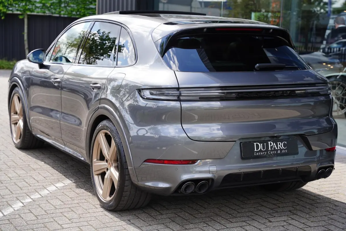 3.0 E-Hybrid Black Edition / Sportdesign Pakket / Sportuilaat