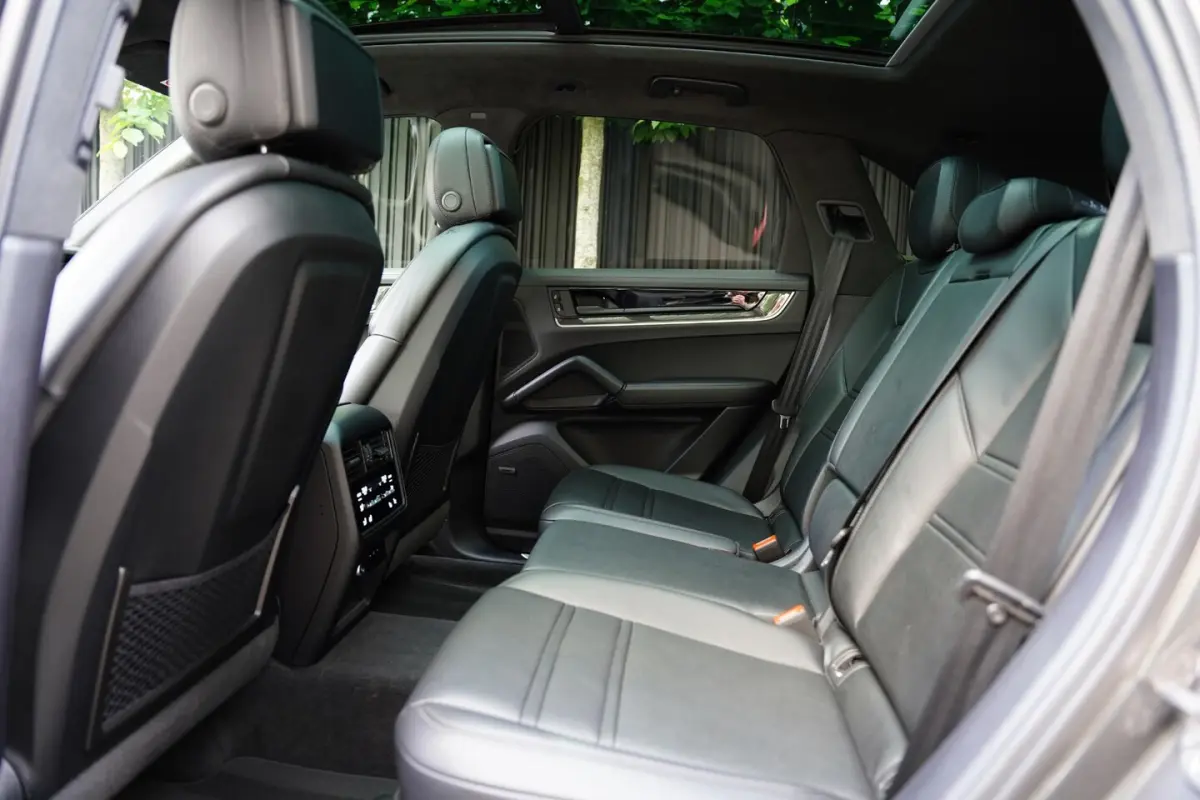 3.0 E-Hybrid Black Edition / Sportdesign Pakket / Sportuilaat