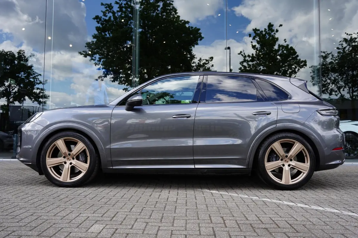 3.0 E-Hybrid Black Edition / Sportdesign Pakket / Sportuilaat