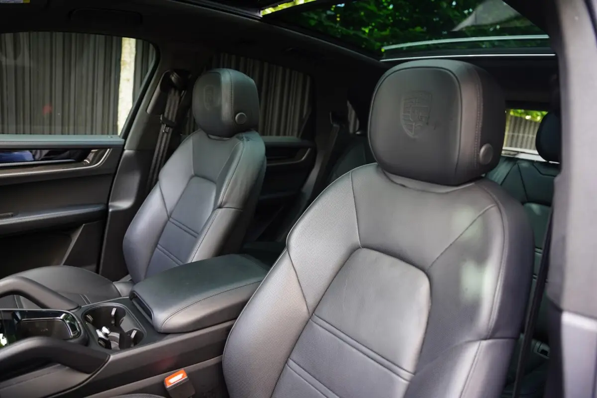 3.0 E-Hybrid Black Edition / Sportdesign Pakket / Sportuilaat
