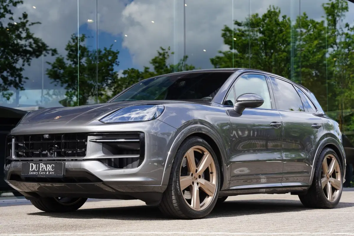 3.0 E-Hybrid Black Edition / Sportdesign Pakket / Sportuilaat
