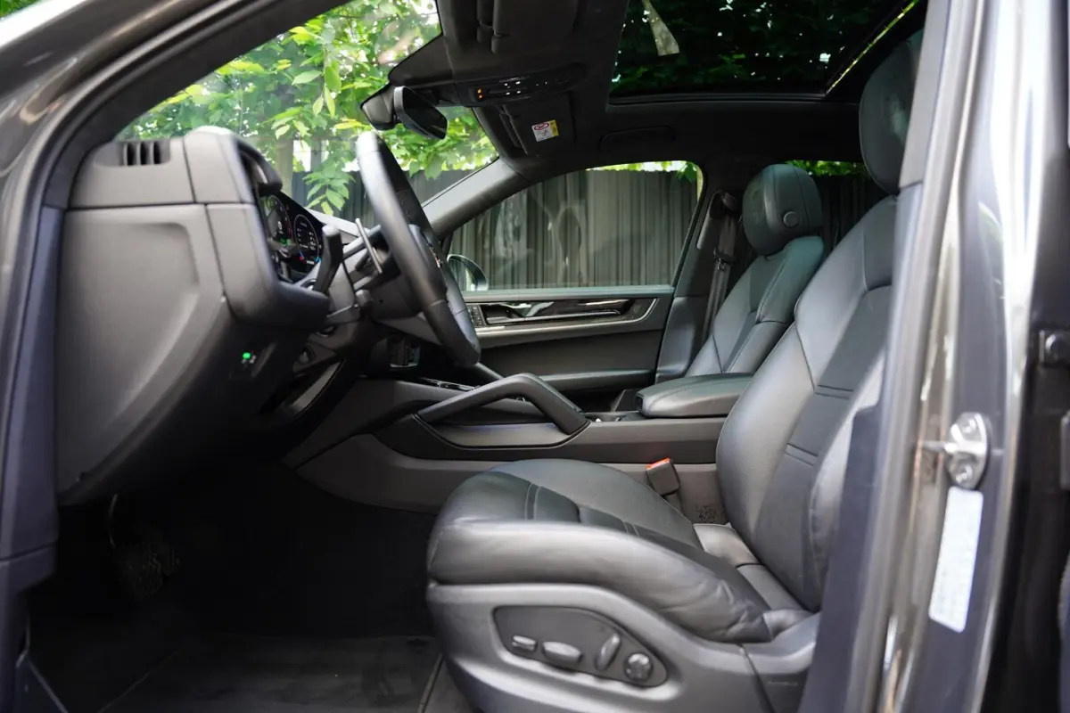 3.0 E-Hybrid Black Edition / Sportdesign Pakket / Sportuilaat