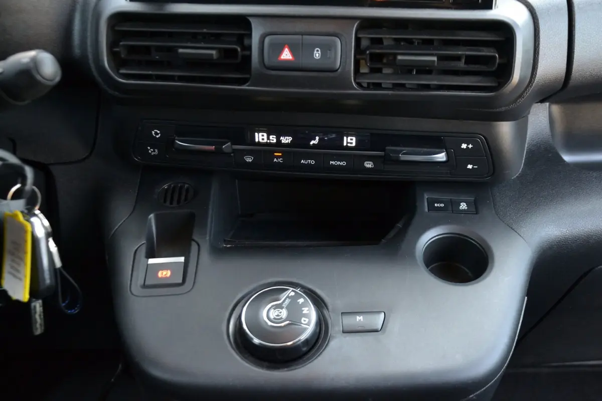 1.5 BlueHDI 130PK Premium Long Automaat | Trekhaak | Achteruitrijcamera | Carplay