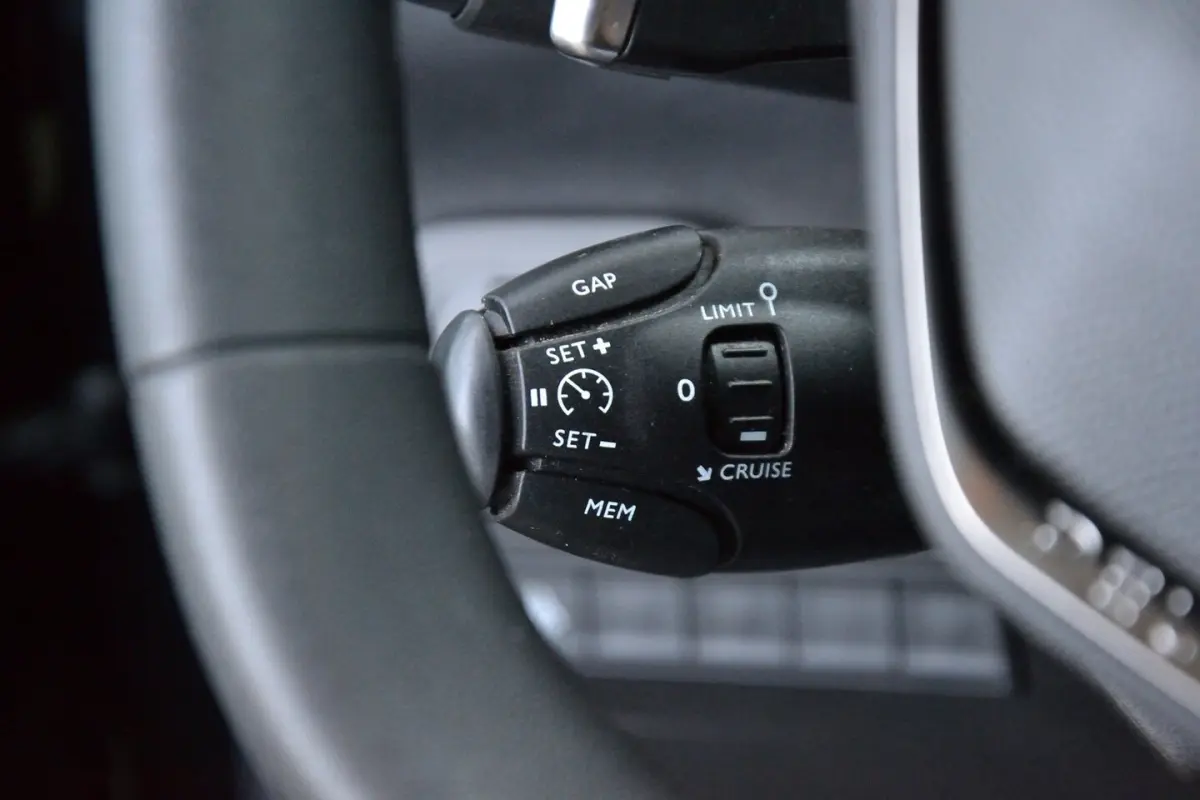 1.5 BlueHDI 130PK Premium Long Automaat | Trekhaak | Achteruitrijcamera | Carplay