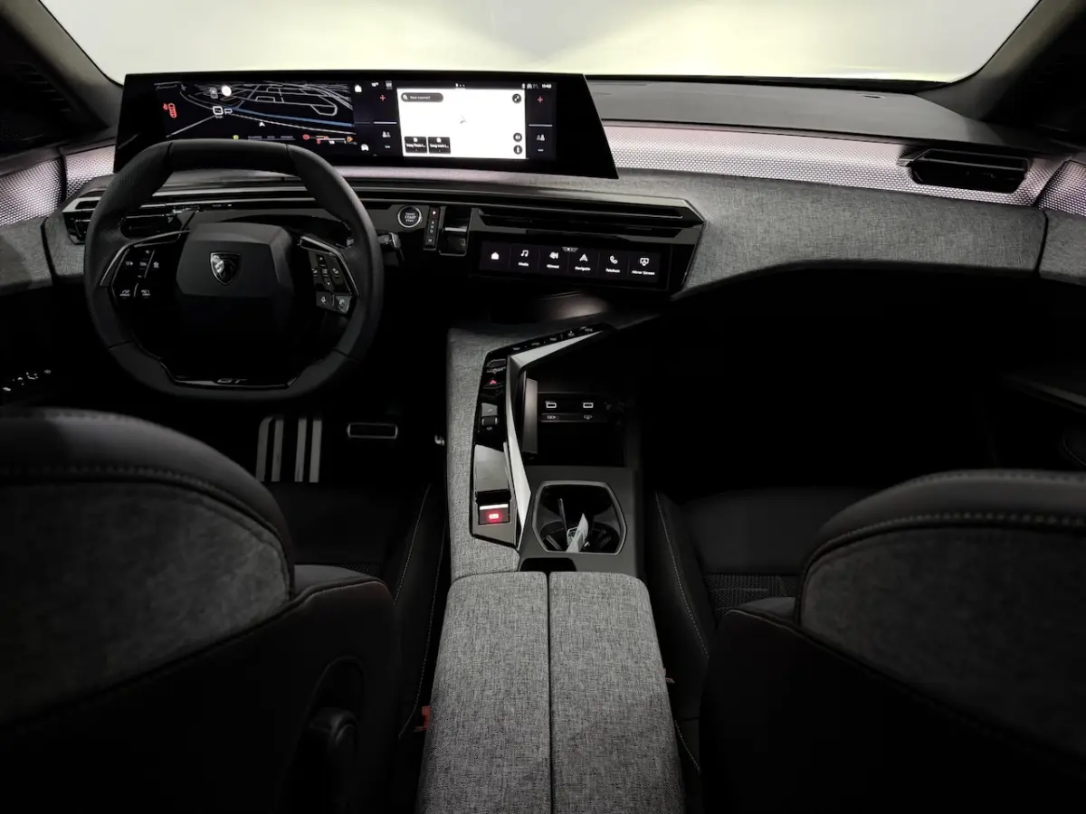 1.2 Hybrid 145 GT 7P Camera, Navi, Virtual desk, Elektrische achterklep, Keyless start, Cr