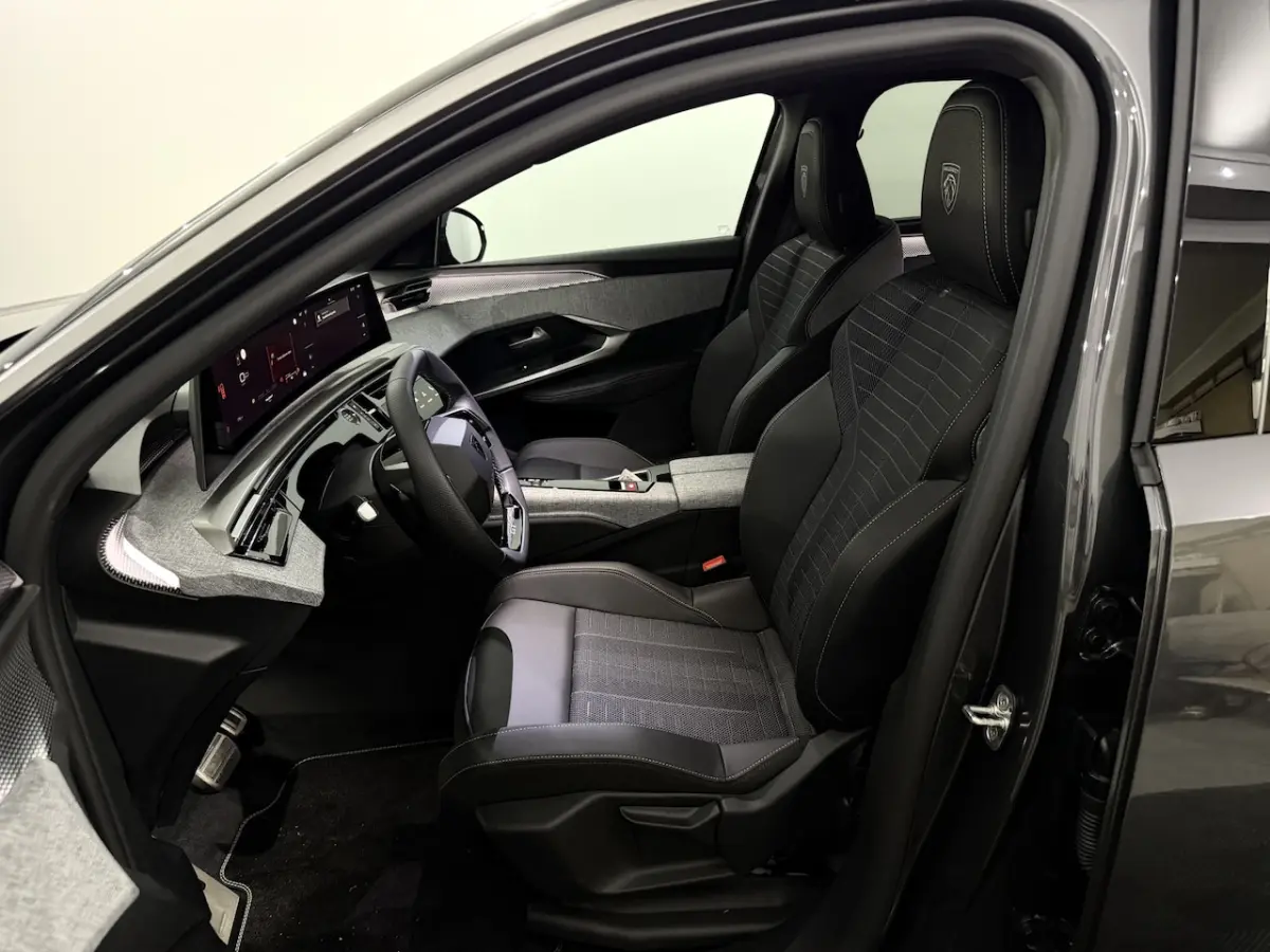 1.2 Hybrid 145 GT 7P Camera, Navi, Virtual desk, Elektrische achterklep, Keyless start, Cr
