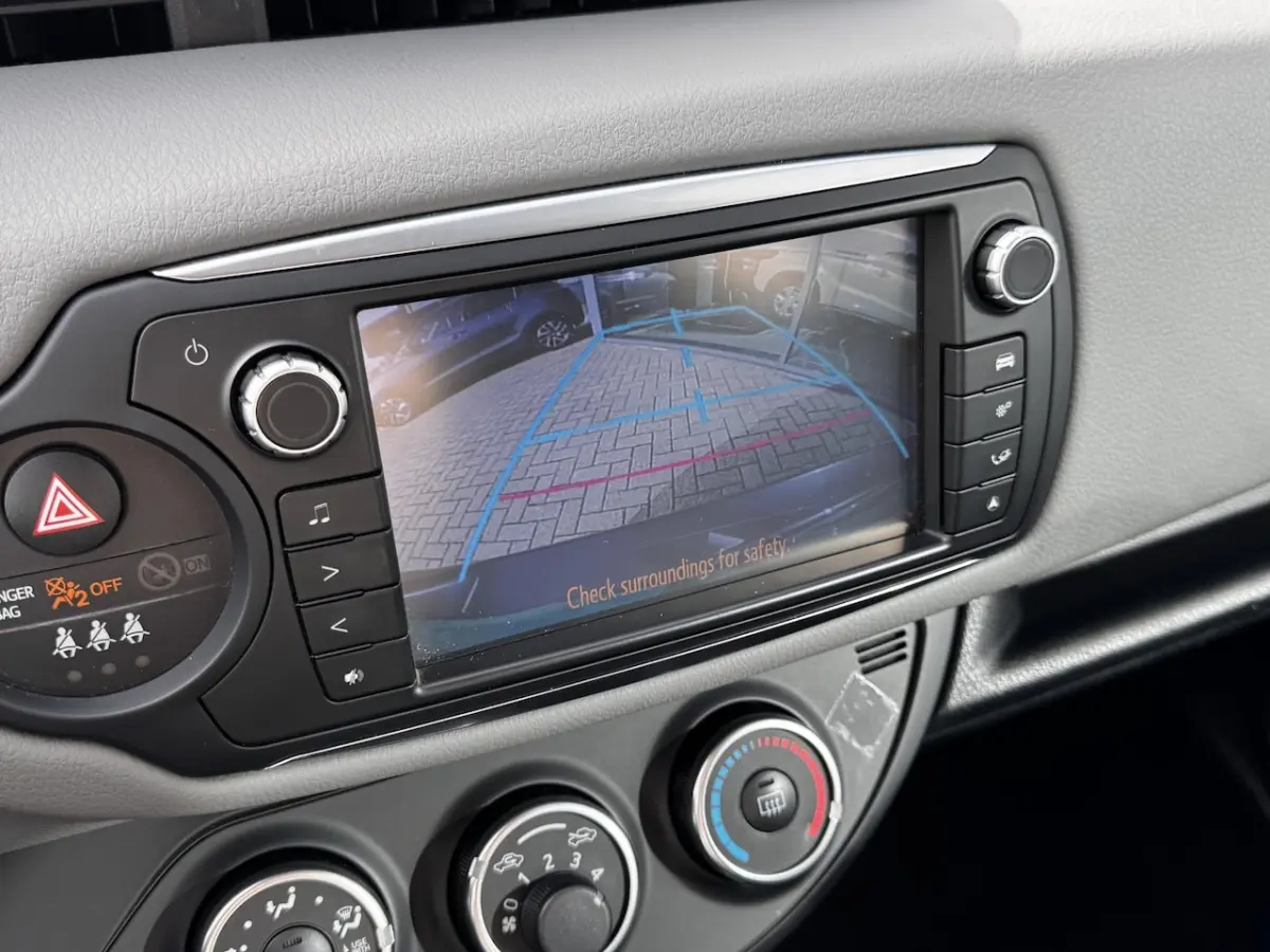 1.0 VVT-i Business Plus