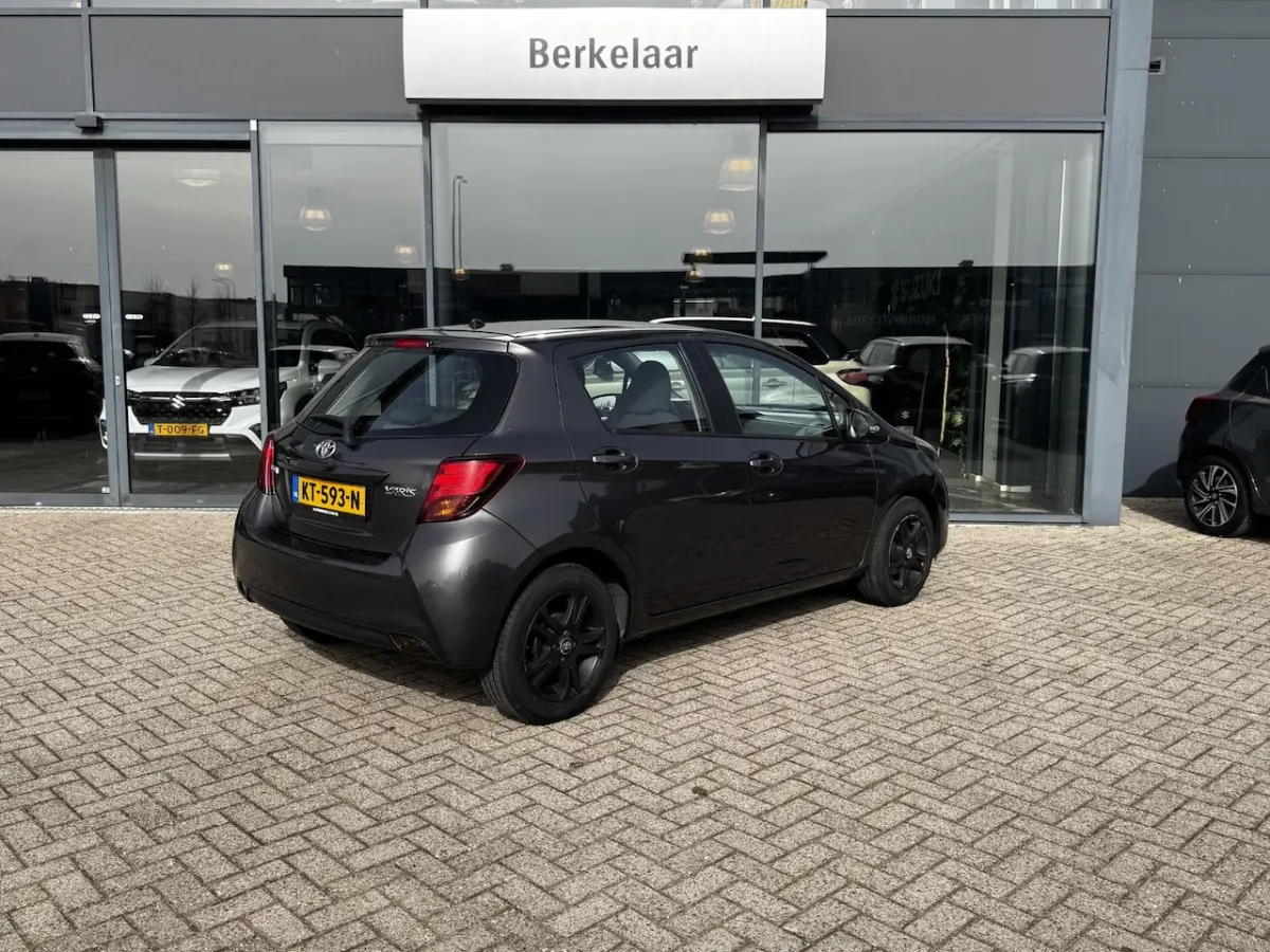 1.0 VVT-i Business Plus