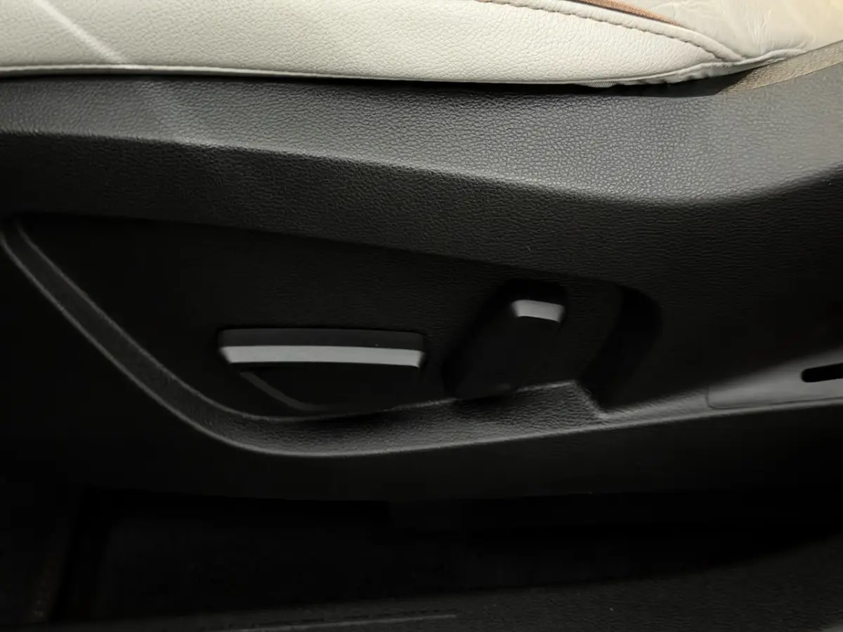 1.3 TCe 155 Initiale Paris 360 Camera, Half leder, Navi, Keyless start, Rijstrook correcti