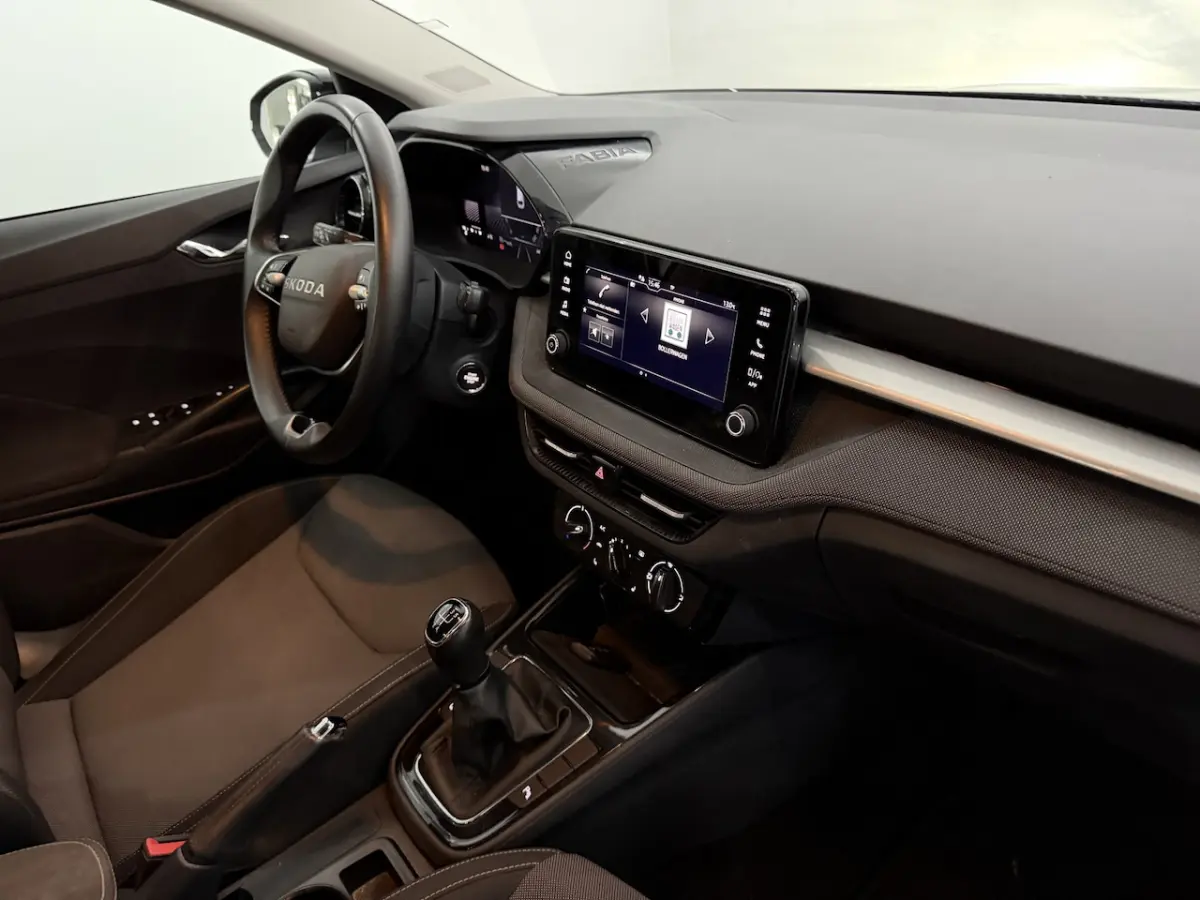 1.0 TSI Business Edition Camera, Apple carplay, Keyless start, Virtual desk, Airco, Stoelv
