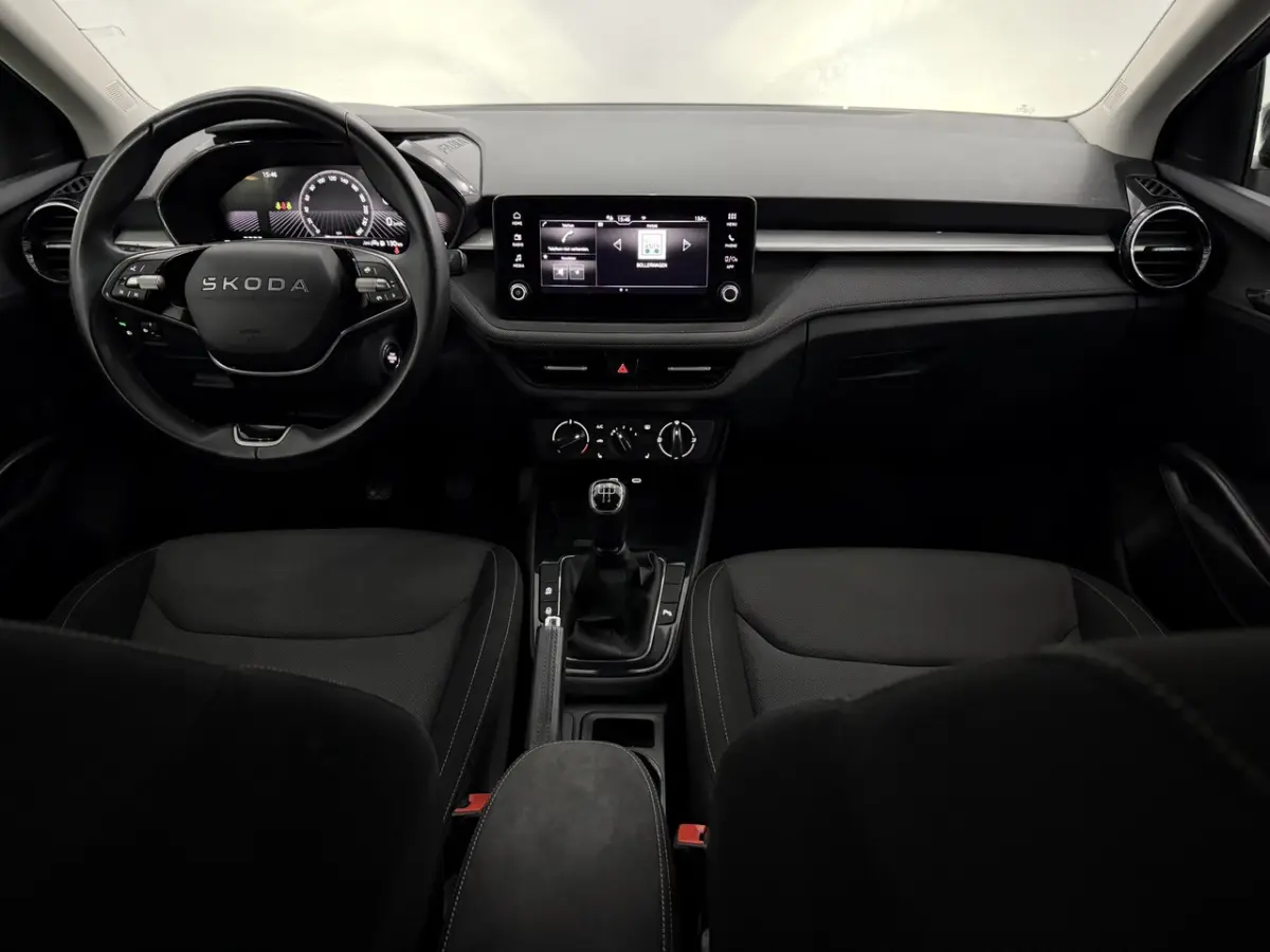 1.0 TSI Business Edition Camera, Apple carplay, Keyless start, Virtual desk, Airco, Stoelv