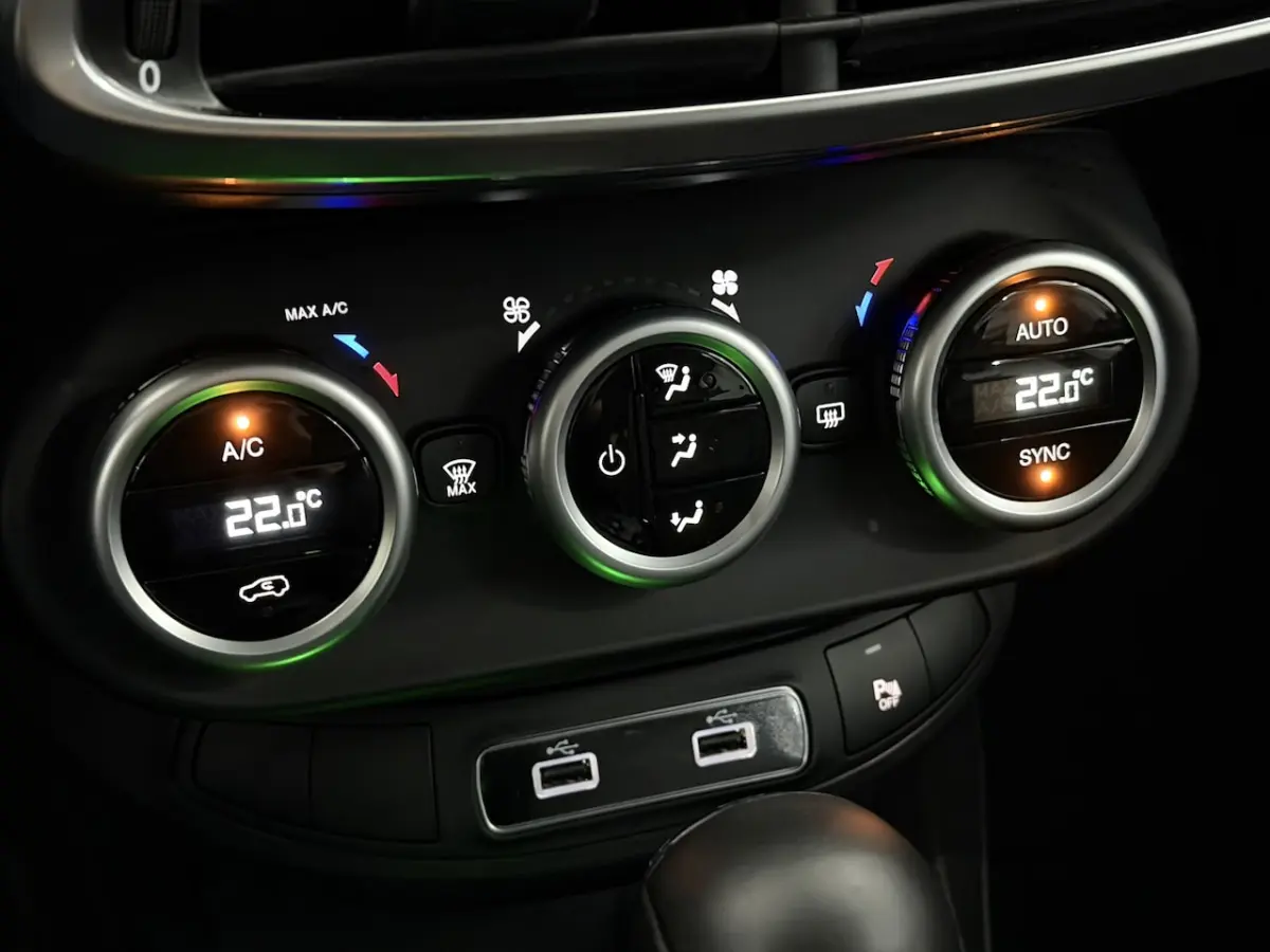 1.5 Hybrid Half leder, Camera, Apple carplay, Cruise control, Mistlamp, Lichtmetalen velge