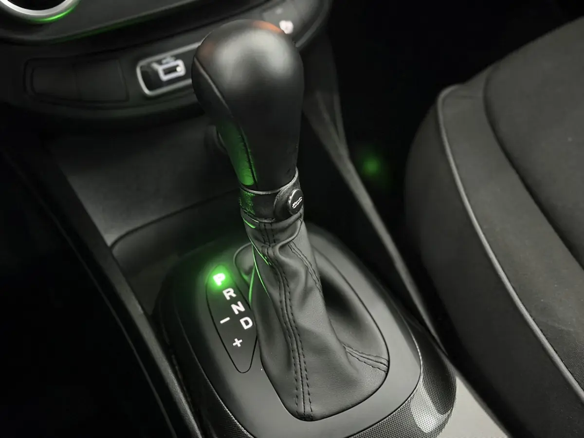 1.5 Hybrid Half leder, Camera, Apple carplay, Cruise control, Mistlamp, Lichtmetalen velge