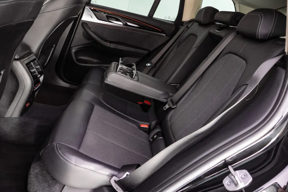 30iA 252Pk Xdr. X-LINE FULL LED | STOELVERW | CARPLAY | NAVI | DAB | ACC | ELEK KLEP | PDC