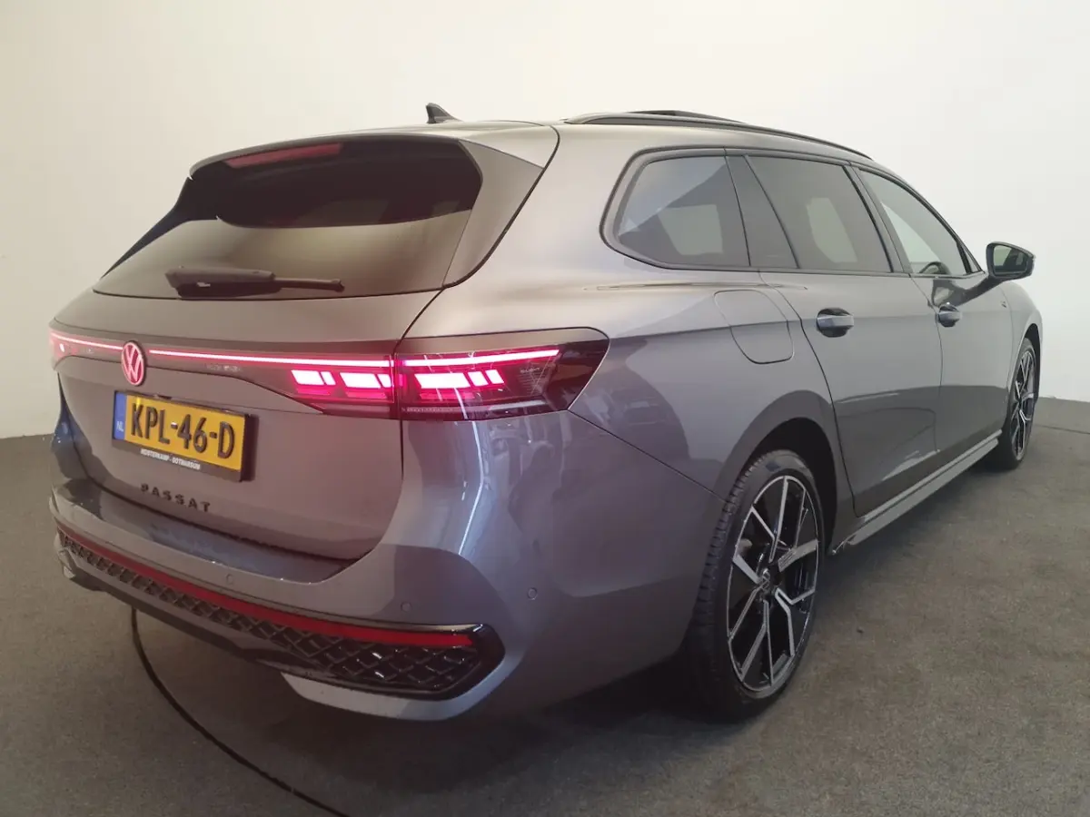 1.5 eHybrid 272pk DSG/AUT R-Line Panoramadak, Wegklapbare Trekhaak, 360 Camera