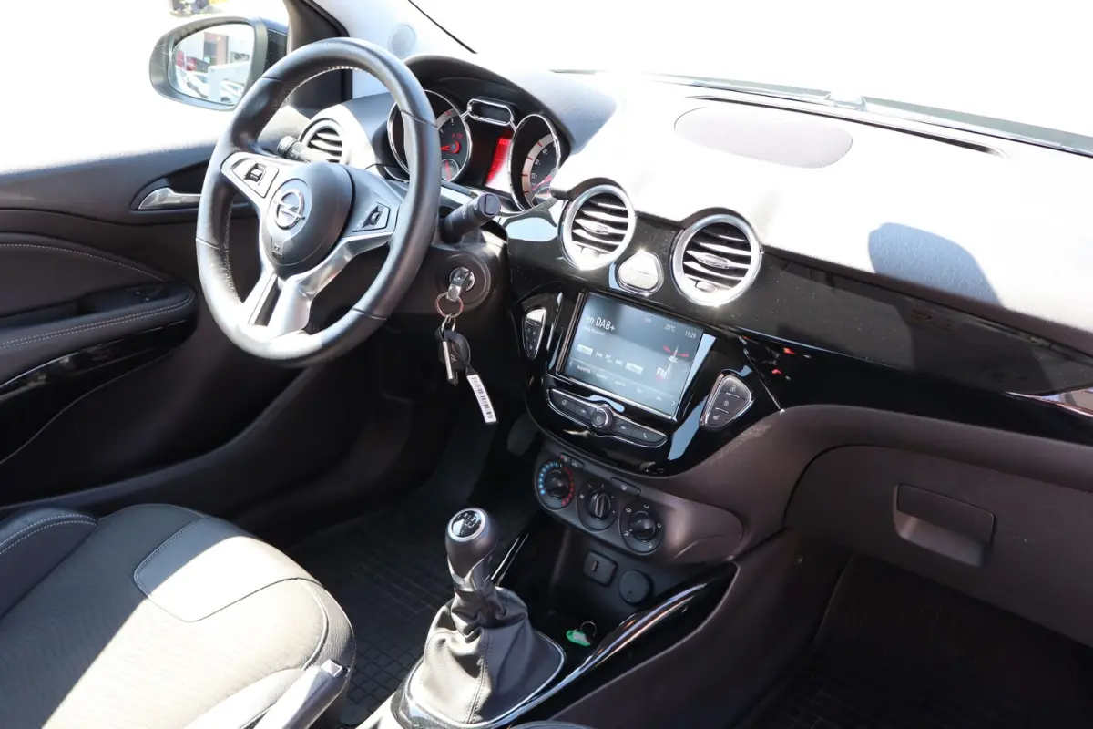 1.2 Stoelverwarming/Stuurverwarming/Cruise control/Airco/Parkeersensoren/Bluetooth/Licht m