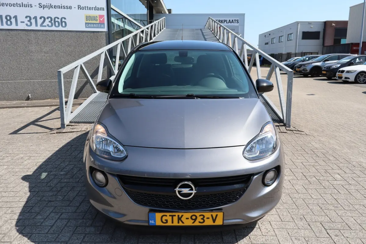 1.2 Stoelverwarming/Stuurverwarming/Cruise control/Airco/Parkeersensoren/Bluetooth/Licht m